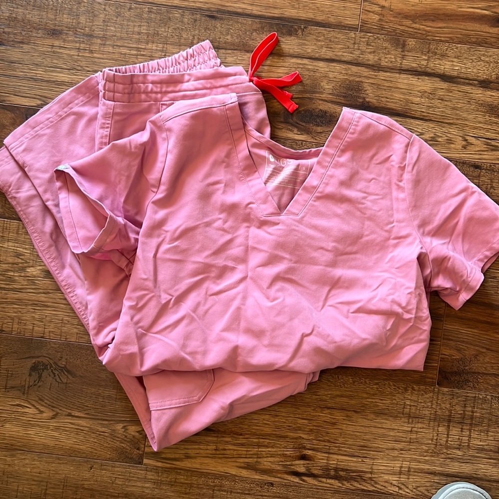 Blush pink Figs scrub set